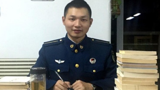 青年軍旅詩(shī)人王小明訪談