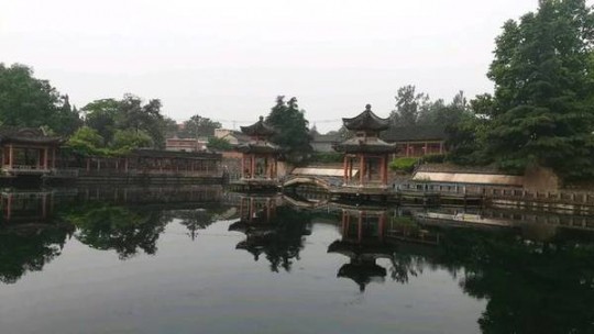 安陽書法名家劉安慶和著名攝影家、書法家李廣慶到珍珠泉開展書法交流活動