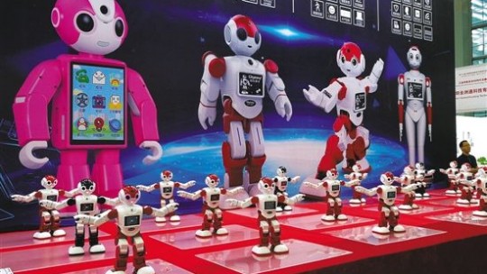 家庭機(jī)器人正在走來 陪聊能干活的好伙伴離你多遠(yuǎn)？