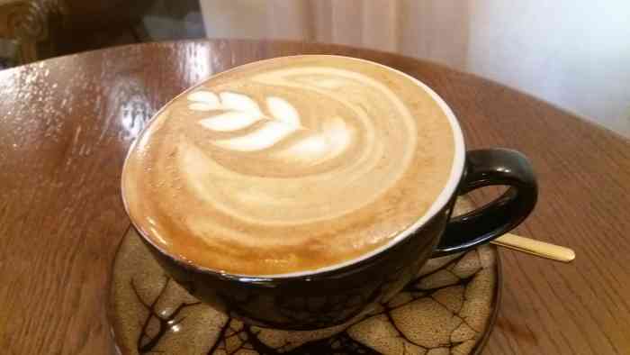 火爆網(wǎng)絡的“手工自制”奶茶真的靠譜嗎？記者調(diào)查了原料...