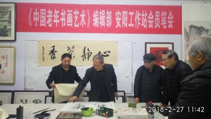 安陽市文聯(lián)主席、書協(xié)主席李建學(xué)、代表書協(xié)親切慰問老藝術(shù)家