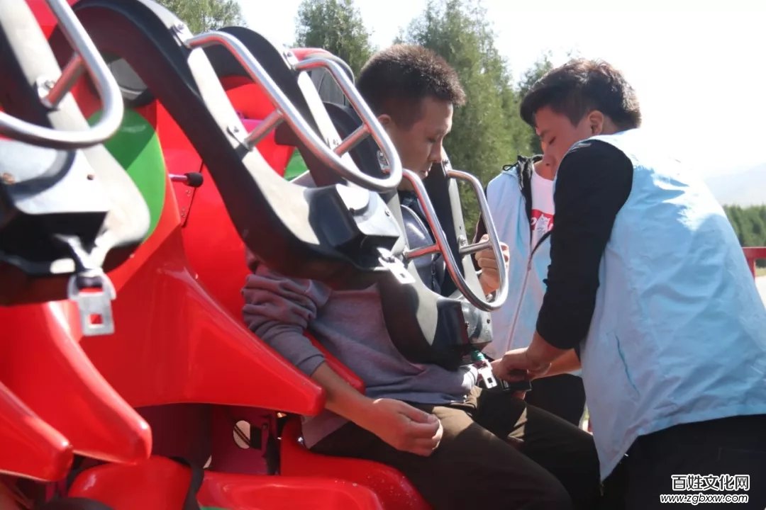 長治市質(zhì)量技術監(jiān)督局副局長邢懷忠蒞臨山西太行歡樂谷檢查游樂設施安全情況