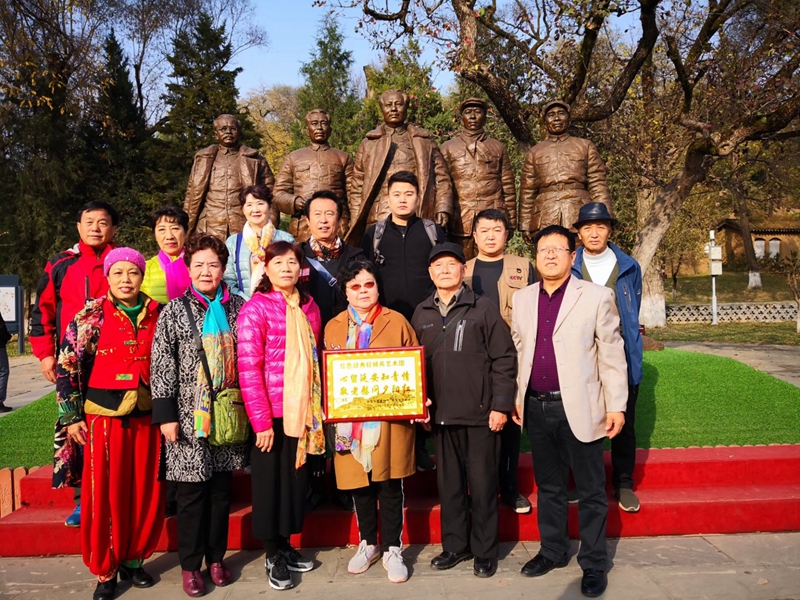 CCTⅤ欄目運營總監(jiān)劉嘉有，帶隊紅色經(jīng)典輕騎兵藝術團延安行