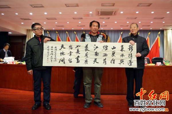 著名軍旅詩(shī)人殷德江詩(shī)歌創(chuàng)作60年作品研討會(huì)在京召開(kāi)——德性光耀大地昭齊魯子弟文品，江河情激浪花揚(yáng)軍旅老兵詩(shī)才（組圖）