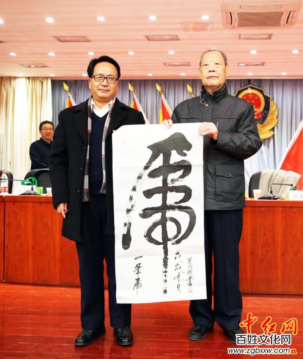 著名軍旅詩(shī)人殷德江詩(shī)歌創(chuàng)作60年作品研討會(huì)在京召開(kāi)——德性光耀大地昭齊魯子弟文品，江河情激浪花揚(yáng)軍旅老兵詩(shī)才（組圖）