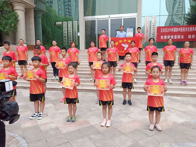 安陽陽光少年隊舉行暑假結(jié)業(yè)典禮