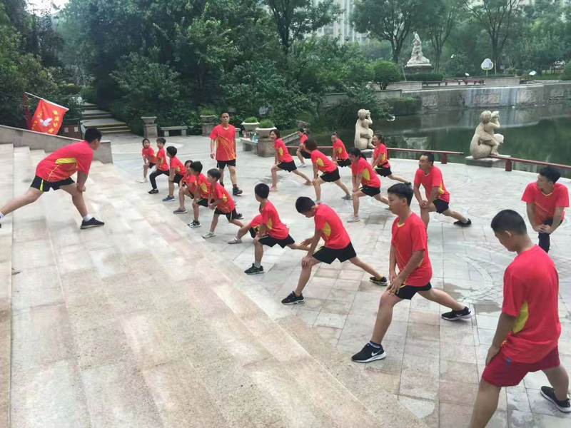 安陽陽光少年隊舉行暑假結(jié)業(yè)典禮