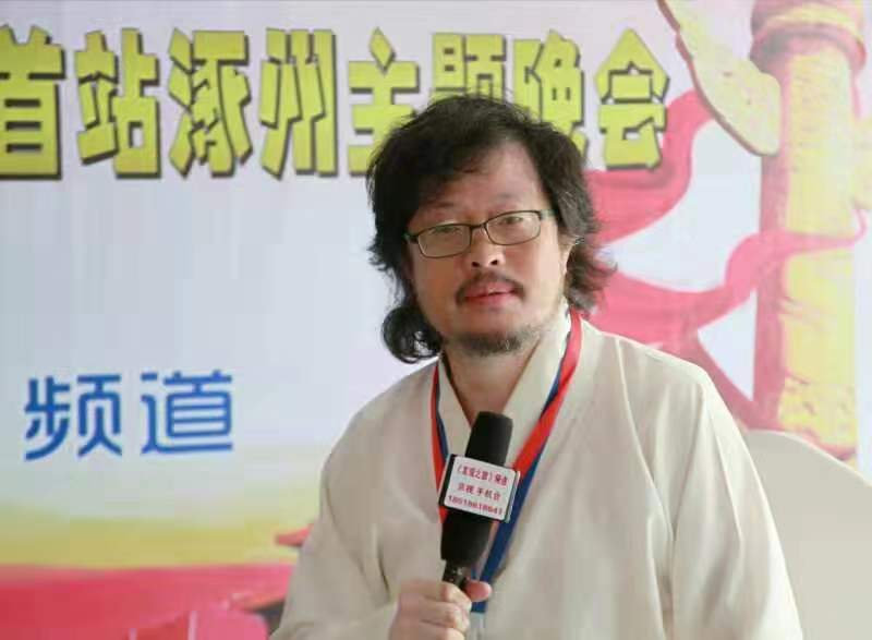 京視網(wǎng)手機(jī)臺《發(fā)現(xiàn)之旅》頻道“祖國在我心中”主題晚會在涿州舉辦，全場高歌“我和我的祖國”引爆中秋之夜