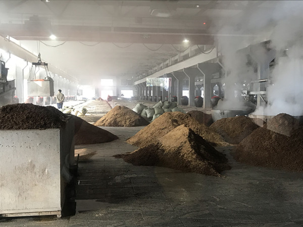 媒企“牽手”共慶第二十個中國記者節(jié) ——記者采風(fēng)團(tuán)走進(jìn)邯鄲市肥鄉(xiāng)區(qū)叢臺酒苑