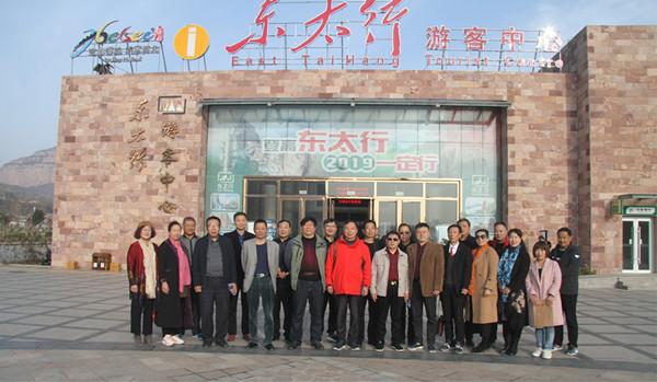 媒企“牽手”共慶第二十個中國記者節(jié) ——記者采風(fēng)團(tuán)走進(jìn)邯鄲市肥鄉(xiāng)區(qū)叢臺酒苑