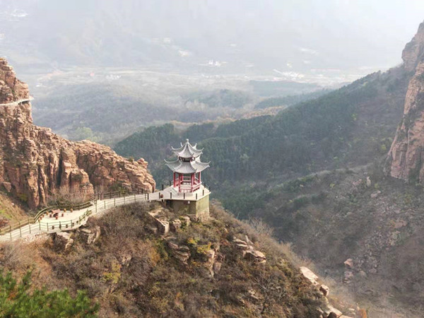 媒企“牽手”共慶第二十個中國記者節(jié) ——記者采風(fēng)團(tuán)走進(jìn)邯鄲市肥鄉(xiāng)區(qū)叢臺酒苑