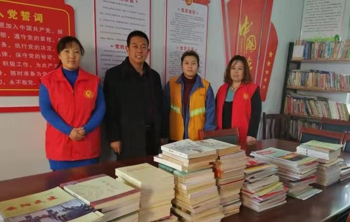 愛心圖書進社區(qū) 公益捐贈暖人心