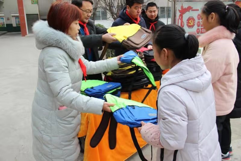 “愛心無大小，冬日送溫暖”平暖校園愛心捐助活動