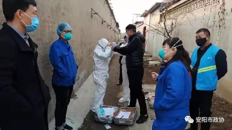 安陽民建會(huì)員勝桂紅在疫情防控中的最美身影