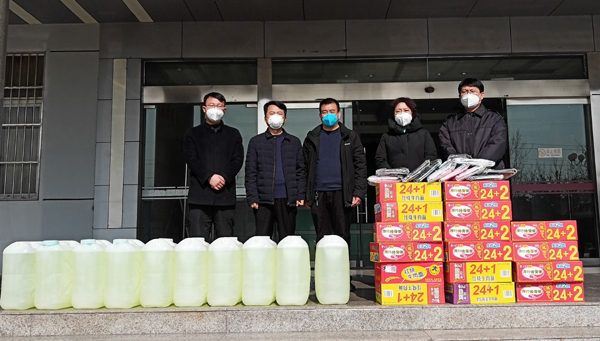 安陽愛心企業(yè)家董國賓再次捐贈消毒液獻愛心