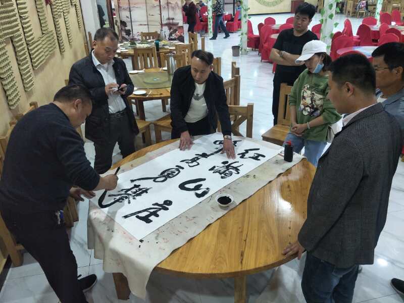 相約公益  與愛(ài)同行——安陽(yáng)市志亮愛(ài)心公益團(tuán)隊(duì)“山海家庭農(nóng)場(chǎng)”愛(ài)心公益活動(dòng)工作室成立