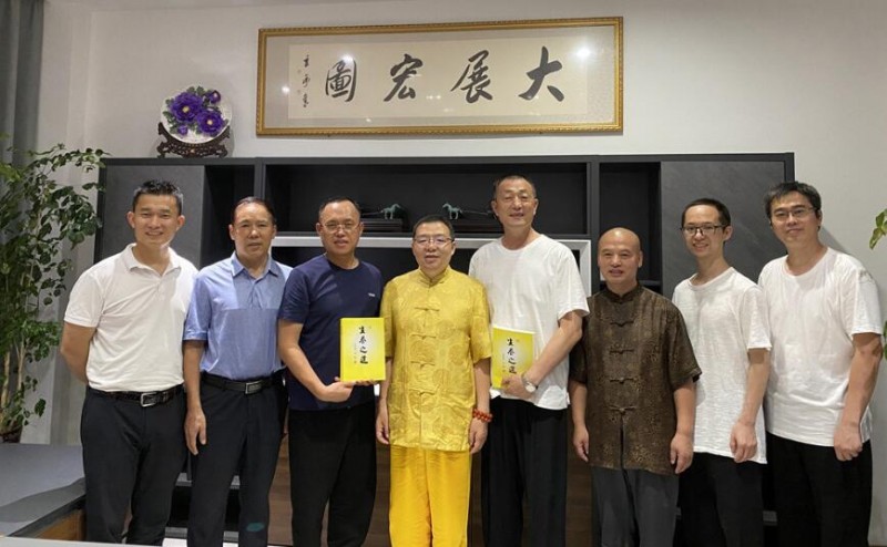 師點(diǎn)文化：認(rèn)識(shí)自己，做生命的主人