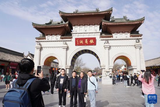 甘肅天水：假期旅游市場熱