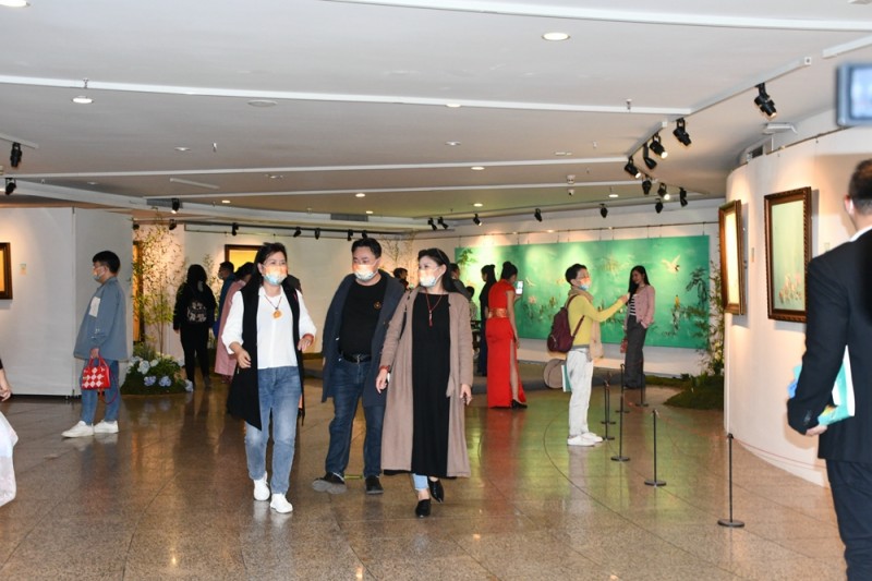 《蓮開(kāi)盛世》王國(guó)平禪境油畫(huà)展5月1日在中華世紀(jì)壇開(kāi)幕