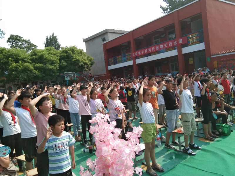 快樂綻放 童心飛揚——李河干小學(xué)舉辦文藝匯演喜迎“六一”兒童節(jié)