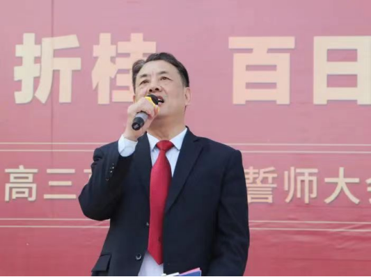 柴時鐘:校長教育思想對學(xué)校的發(fā)展至關(guān)重要 柴時鐘:校長教育思想對學(xué)校的發(fā)展至關(guān)重要