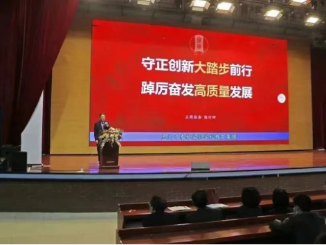 柴時鐘:校長教育思想對學(xué)校的發(fā)展至關(guān)重要 柴時鐘:校長教育思想對學(xué)校的發(fā)展至關(guān)重要