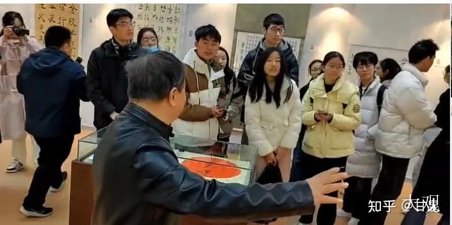 揚(yáng)州大學(xué)舉辦“張謇名言暨郭謙百體書法展捐贈儀式”