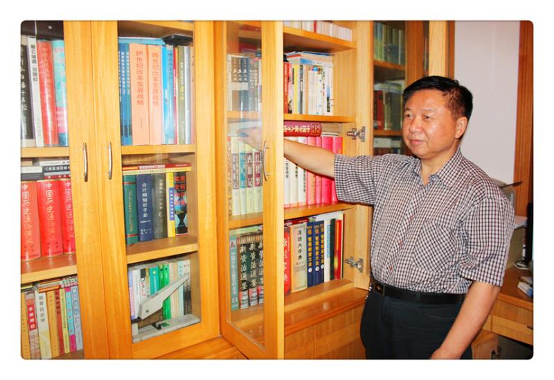 周耀華：西散南國文學(xué)社文學(xué)顧問