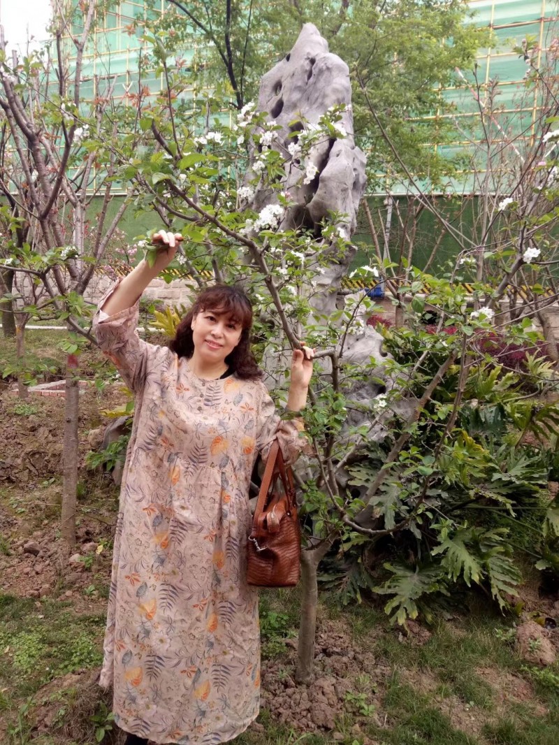 若蘭（譚秀蘭）：西散南國文學(xué)社主編