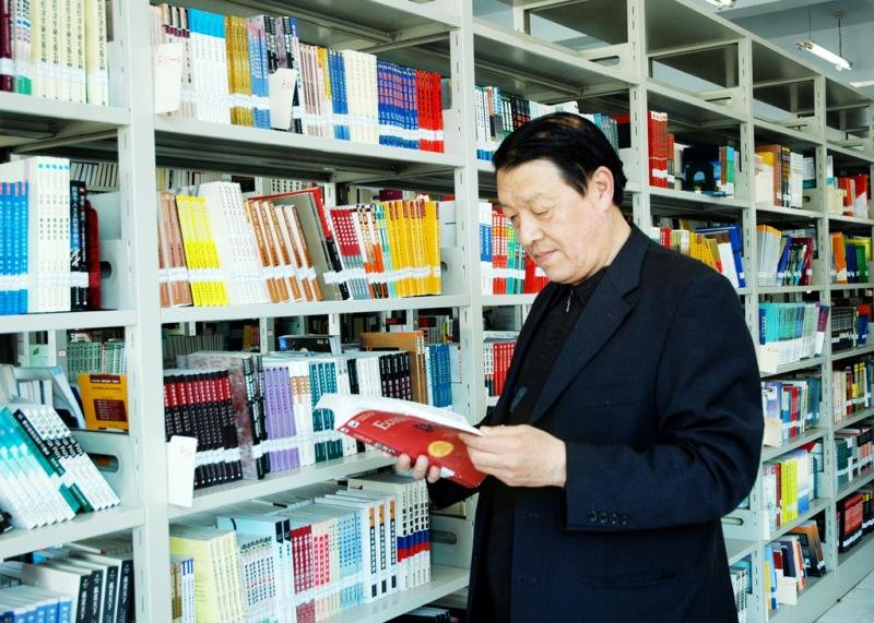 第二屆中國(guó)當(dāng)代實(shí)力派優(yōu)秀作家 房國(guó)東