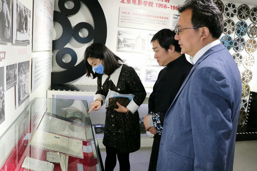 王余根在京與劉宇一等文化界名人進(jìn)行交流