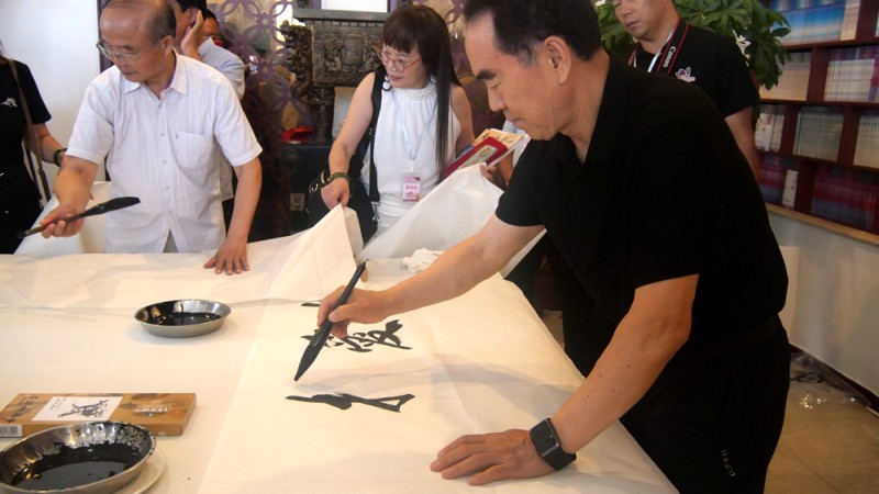 “肝膽相照”正念杯中國文藝名家文學(xué)書畫攝影青州采風(fēng)創(chuàng)作論壇暨頒獎(jiǎng)活動(dòng)成功舉辦