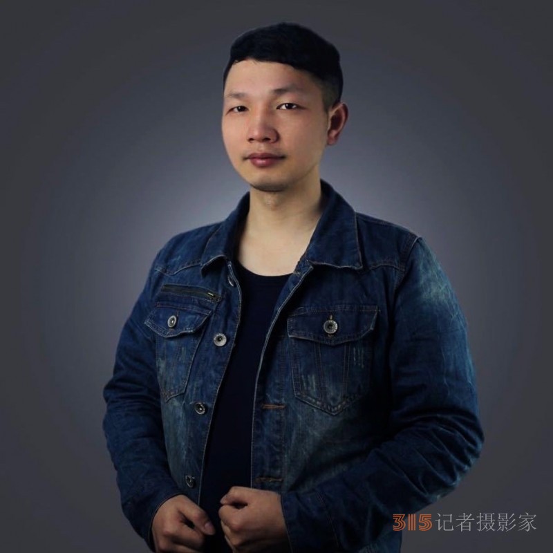 青年軍旅詩(shī)人王小明訪談