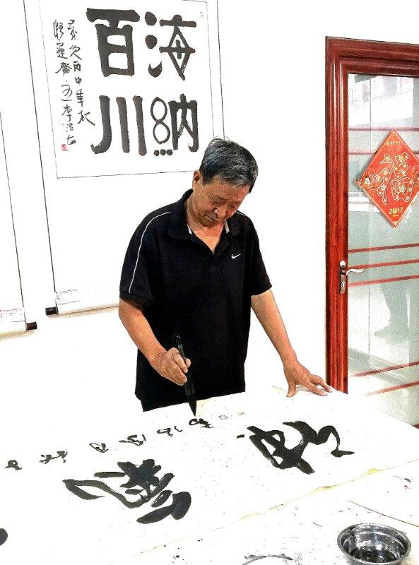 安陽市洹上名門書畫院舉行“慶國慶.迎中秋”活動(dòng)