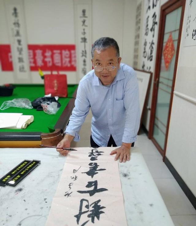 安陽市洹上名門書畫院舉行“慶國慶.迎中秋”活動(dòng)